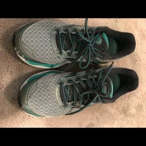 Mizuno running tennis shoes